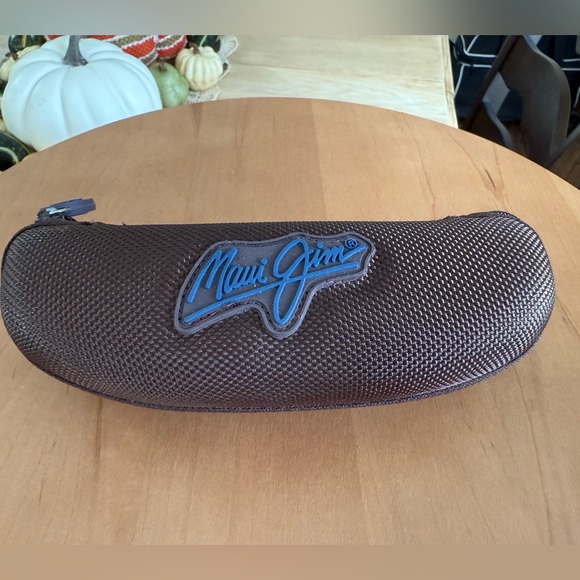 Maui Jim Textured Brown Glasses Case with cloth bag - Picture 1 of 6